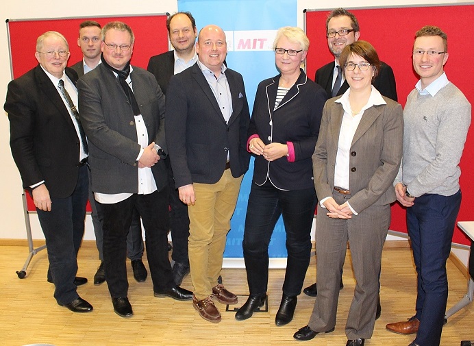 (v.l.n.r.): Andreas Sobotta (Hauptgeschftsfhrer der Niedersachsen-MIT und Wahlleitung), Timo Dutko, Jens-Peter Drube, Jan-Tobias Hackenberg, Holger Bormann, Sabine Kleinke, Tim Faustmann, Antoinette von Gronefeld und Deniz Demirci.  Foto: Tilo Geipel, W